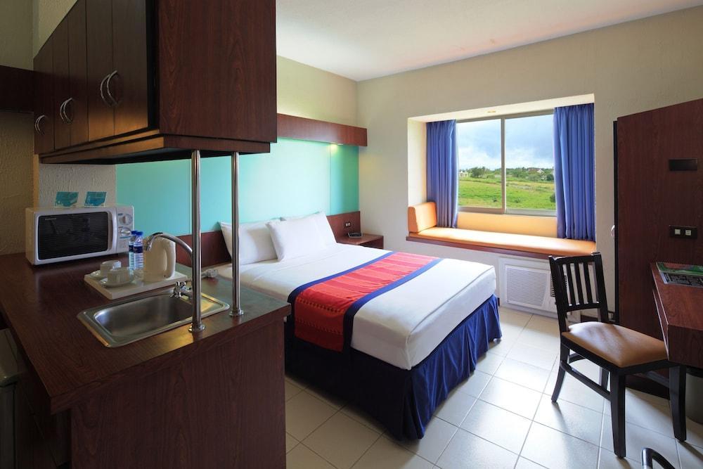 Microtel By Wyndham Eagle Ridge General Trias  Екстериор снимка