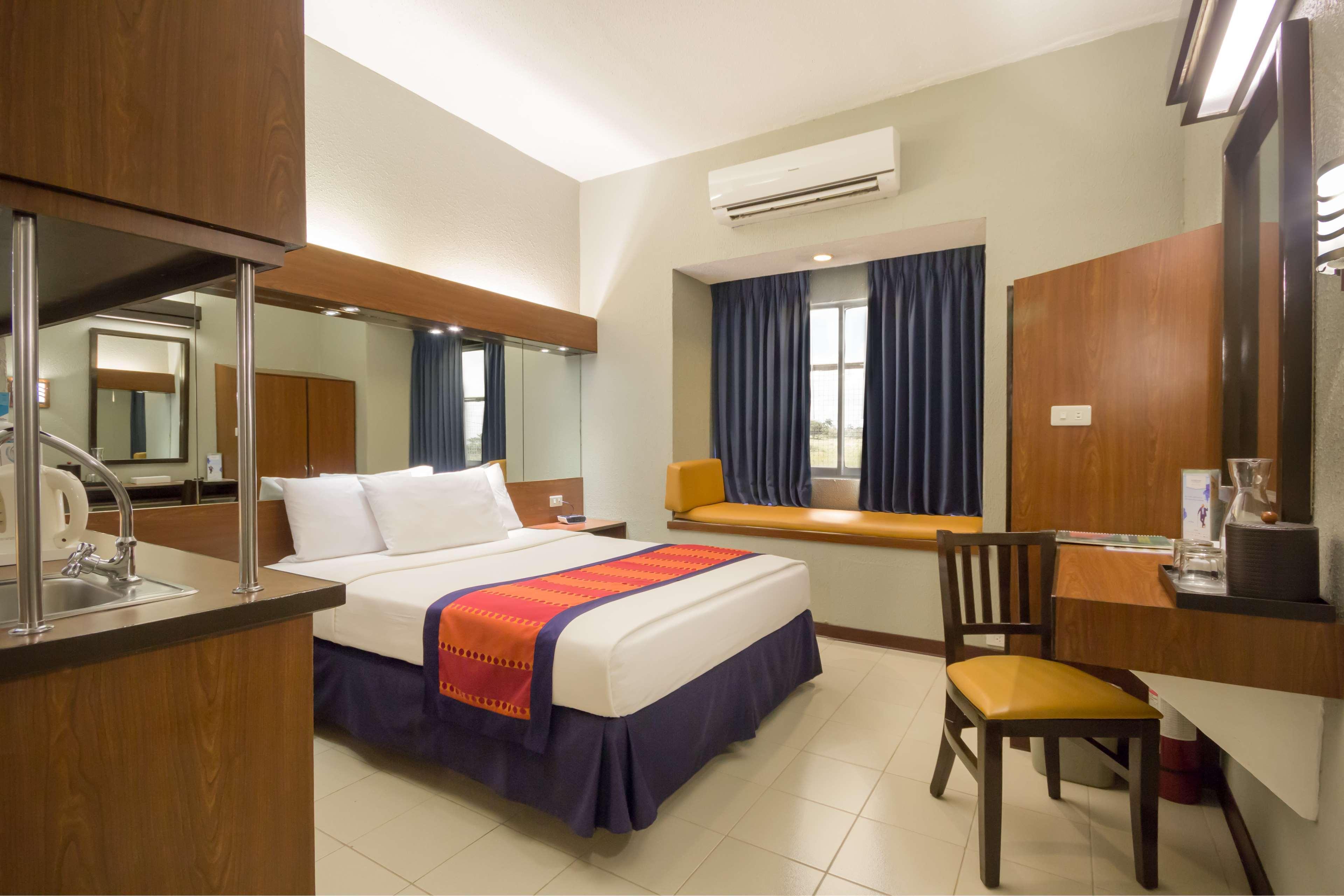 Microtel By Wyndham Eagle Ridge General Trias  Екстериор снимка