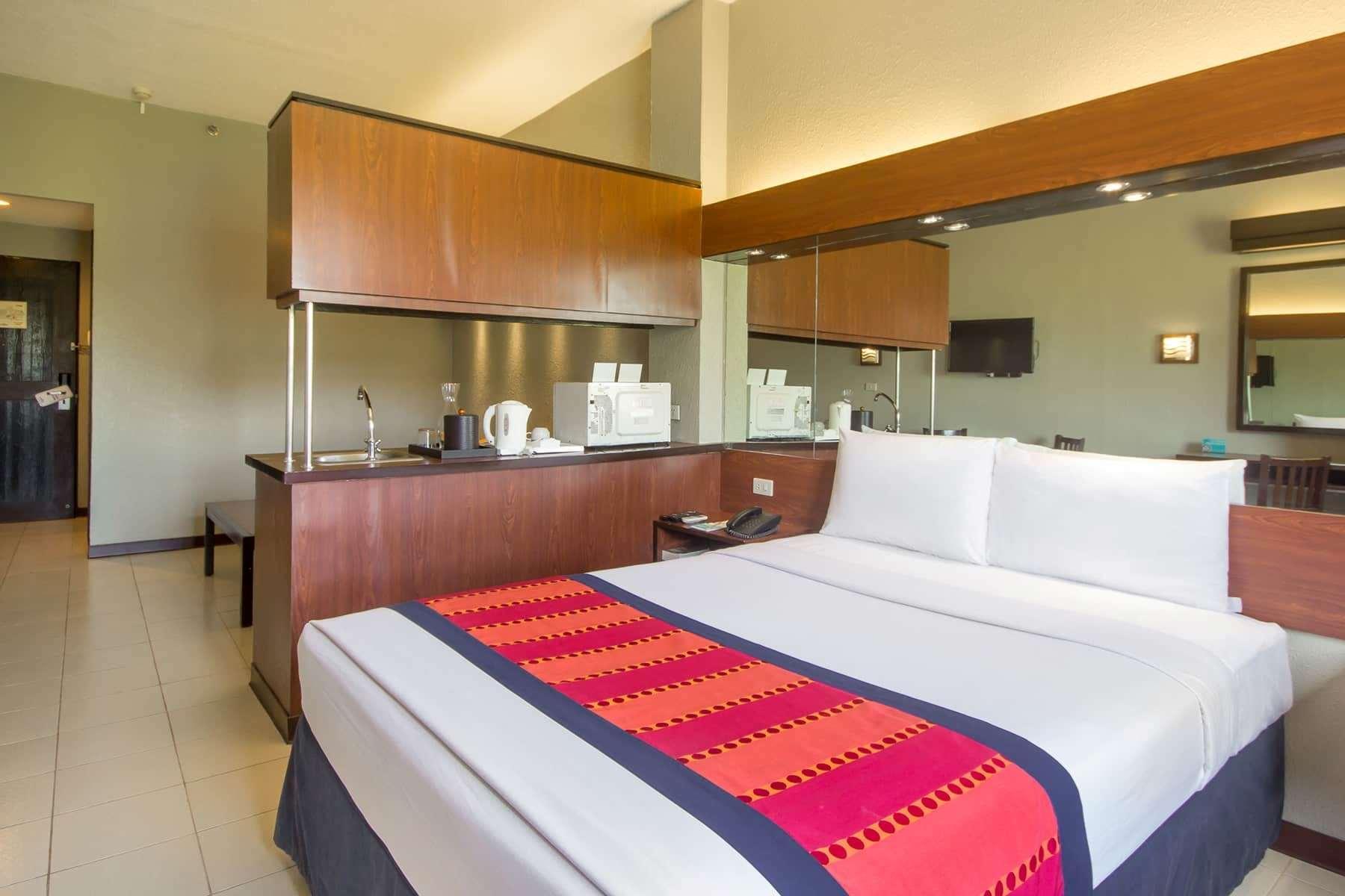 Microtel By Wyndham Eagle Ridge General Trias  Екстериор снимка
