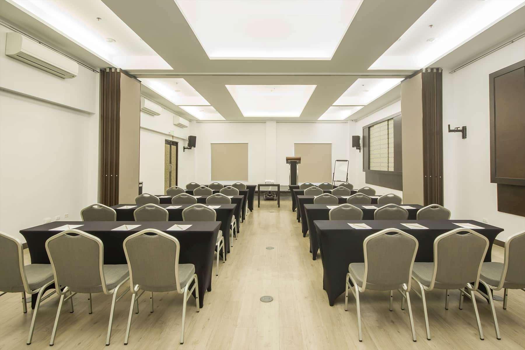Microtel By Wyndham Eagle Ridge General Trias  Екстериор снимка