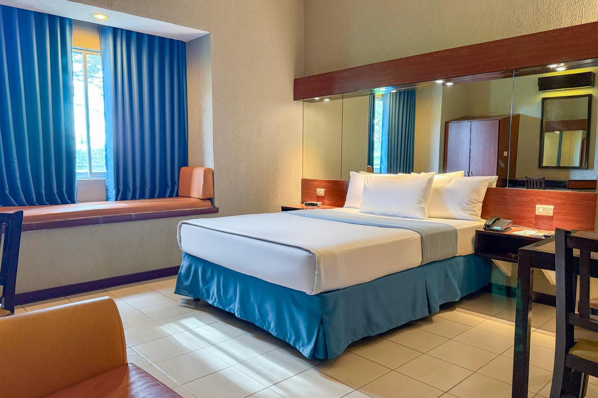 Microtel By Wyndham Eagle Ridge General Trias  Екстериор снимка