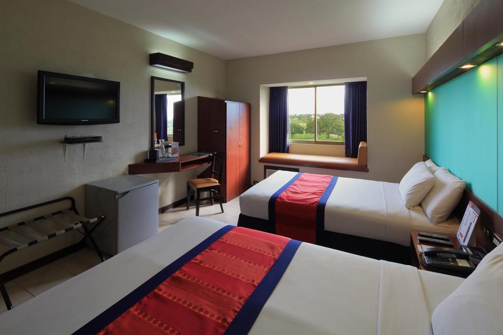 Microtel By Wyndham Eagle Ridge General Trias  Екстериор снимка