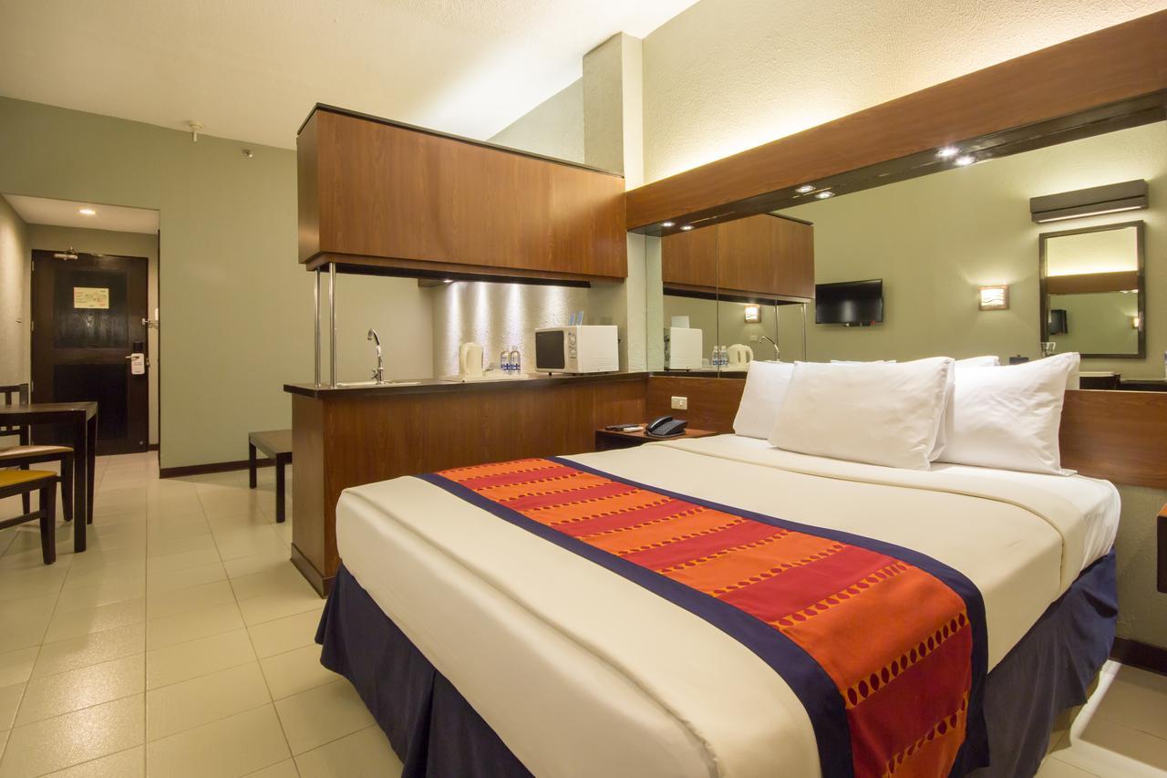 Microtel By Wyndham Eagle Ridge General Trias  Екстериор снимка