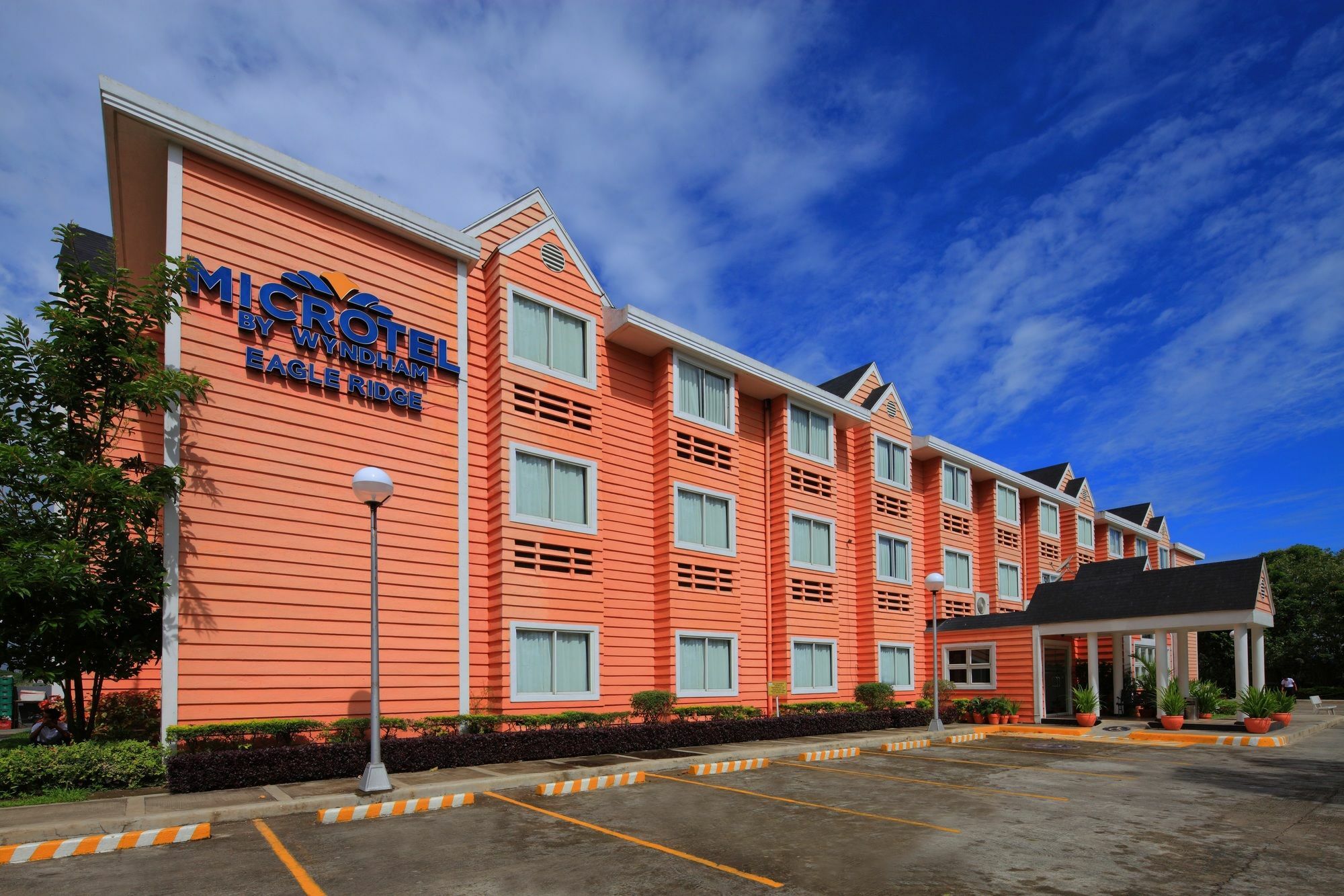 Microtel By Wyndham Eagle Ridge General Trias  Екстериор снимка